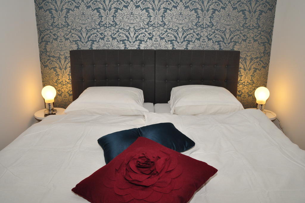 Hotel Six! Eat Work Sleep Brühl